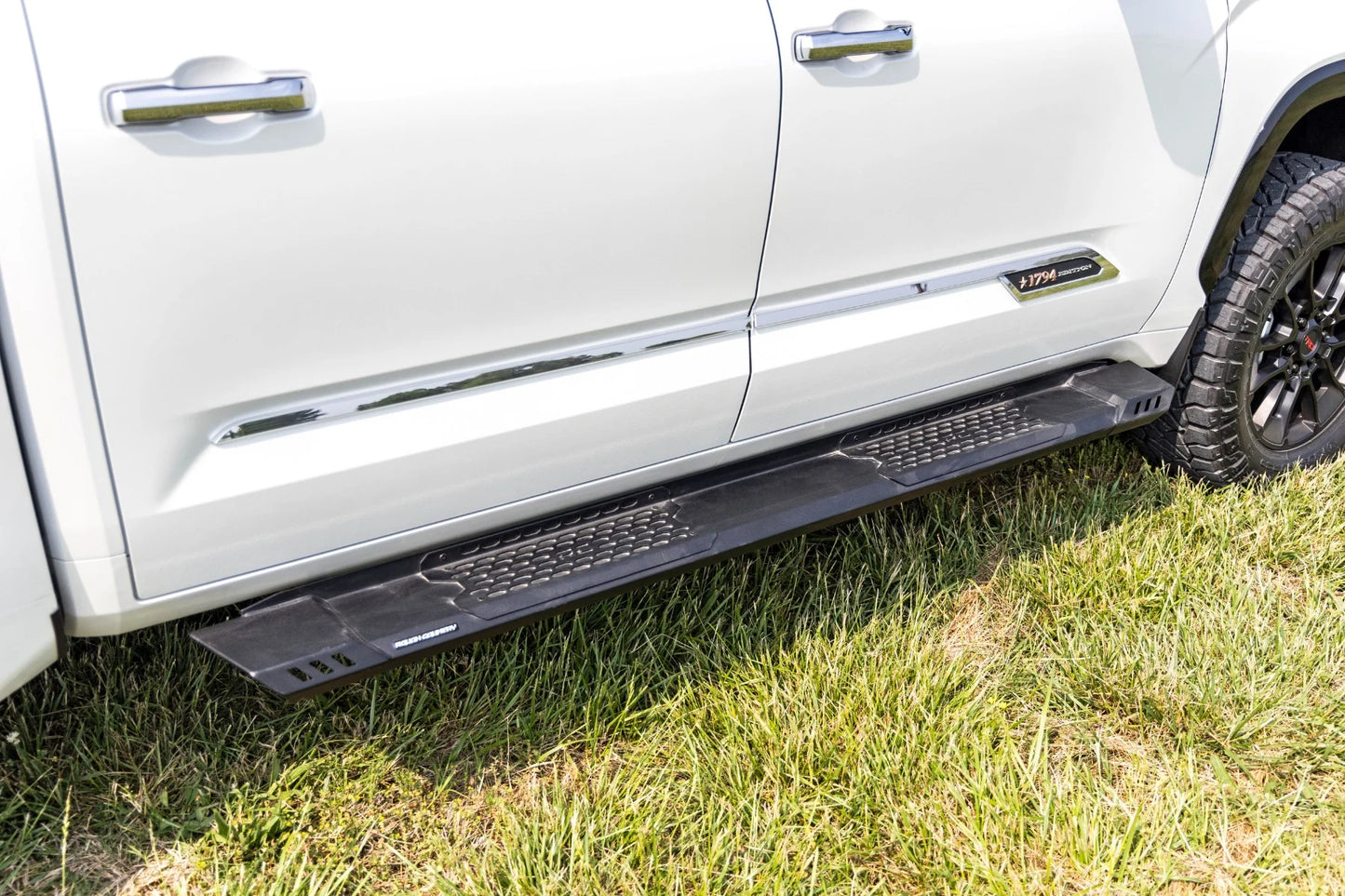HD2 RUNNING BOARDS CREWMAX | TOYOTA TUNDRA 2WD/4WD (2022-2024)
