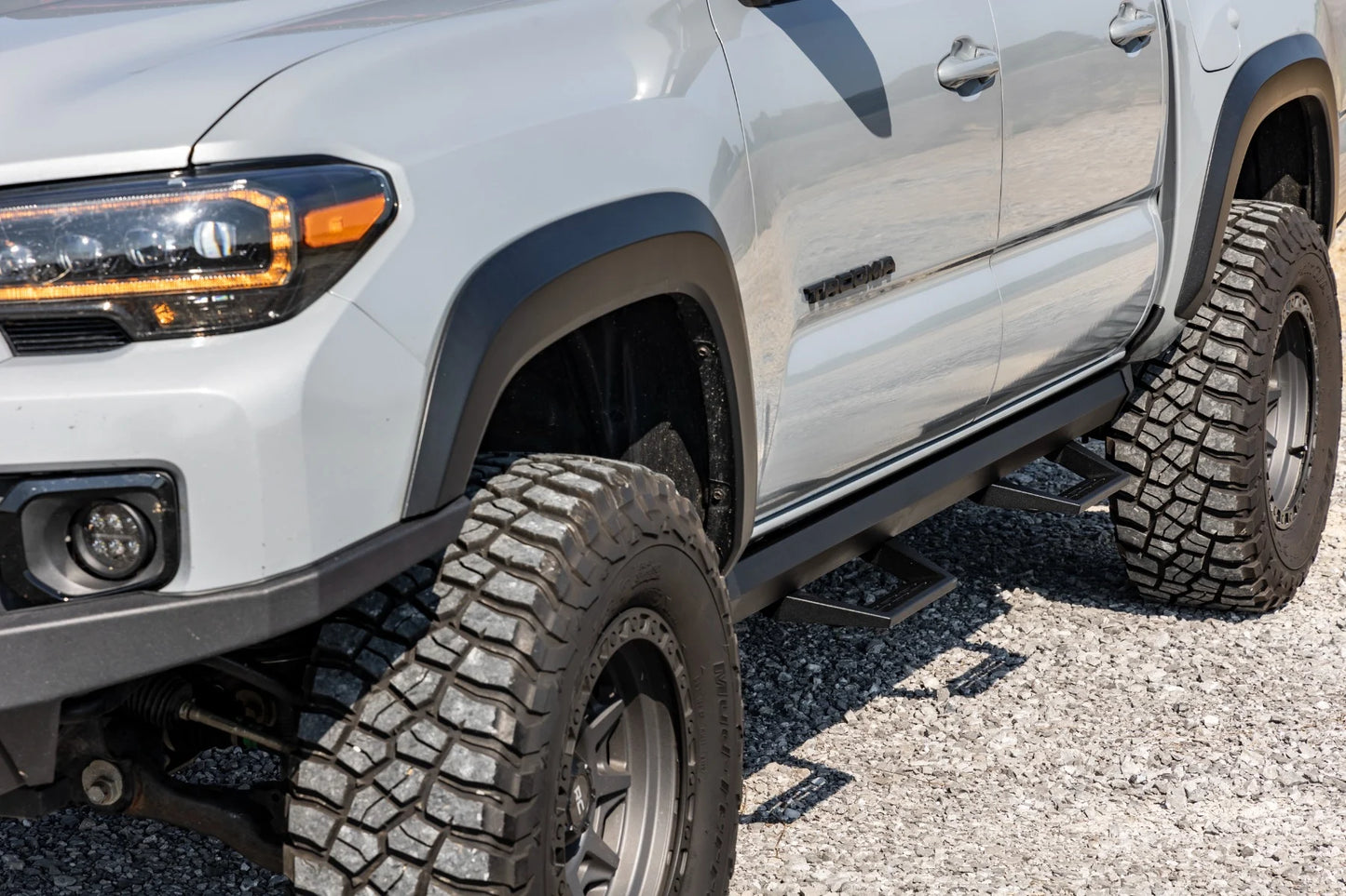 SR2 ADJUSTABLE ALUMINUM STEPS DOUBLE CAB | TOYOTA TACOMA 2WD/4WD (05-23)