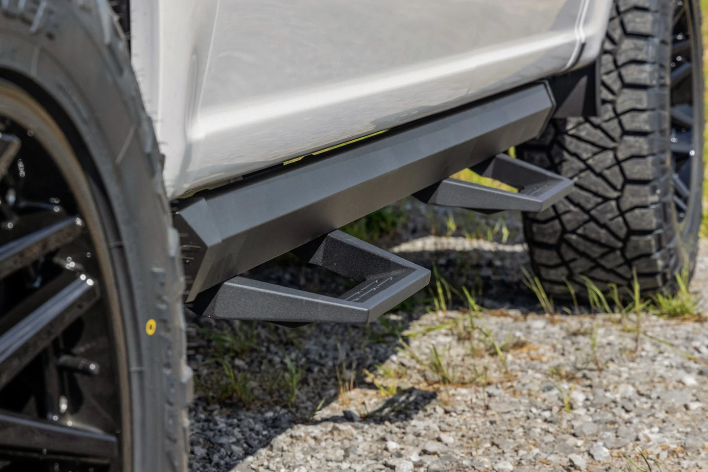 SRL2 ADJ ALUMINUM STEP CREW CAB | FORD F-150/LIGHTNING/F-250/F-350/RAPTOR (15-24)