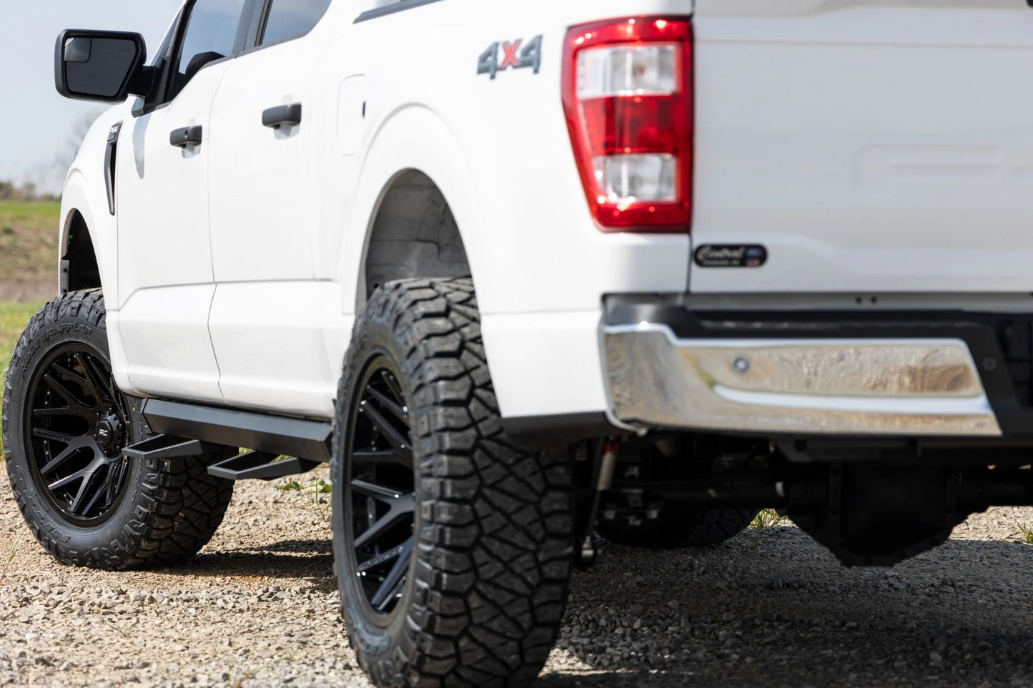 SRL2 ADJ ALUMINUM STEP CREW CAB | FORD F-150/LIGHTNING/F-250/F-350/RAPTOR (15-24)