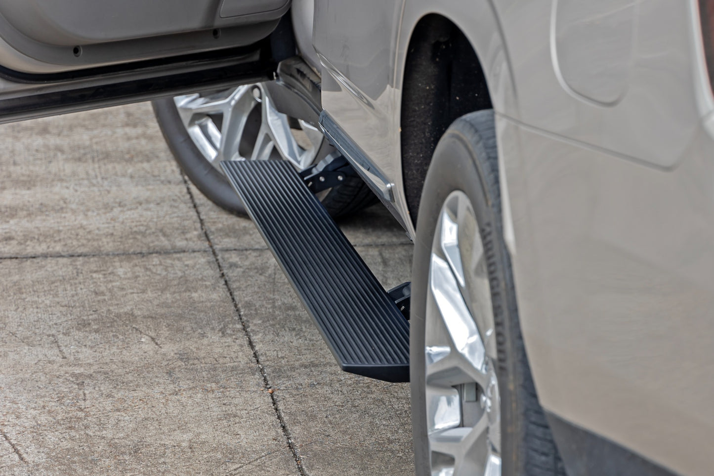 POWER RUNNING BOARDS DUAL ELECTRIC MOTOR | CREW CAB | CHEVY/GMC TAHOE/YUKON (21-26)