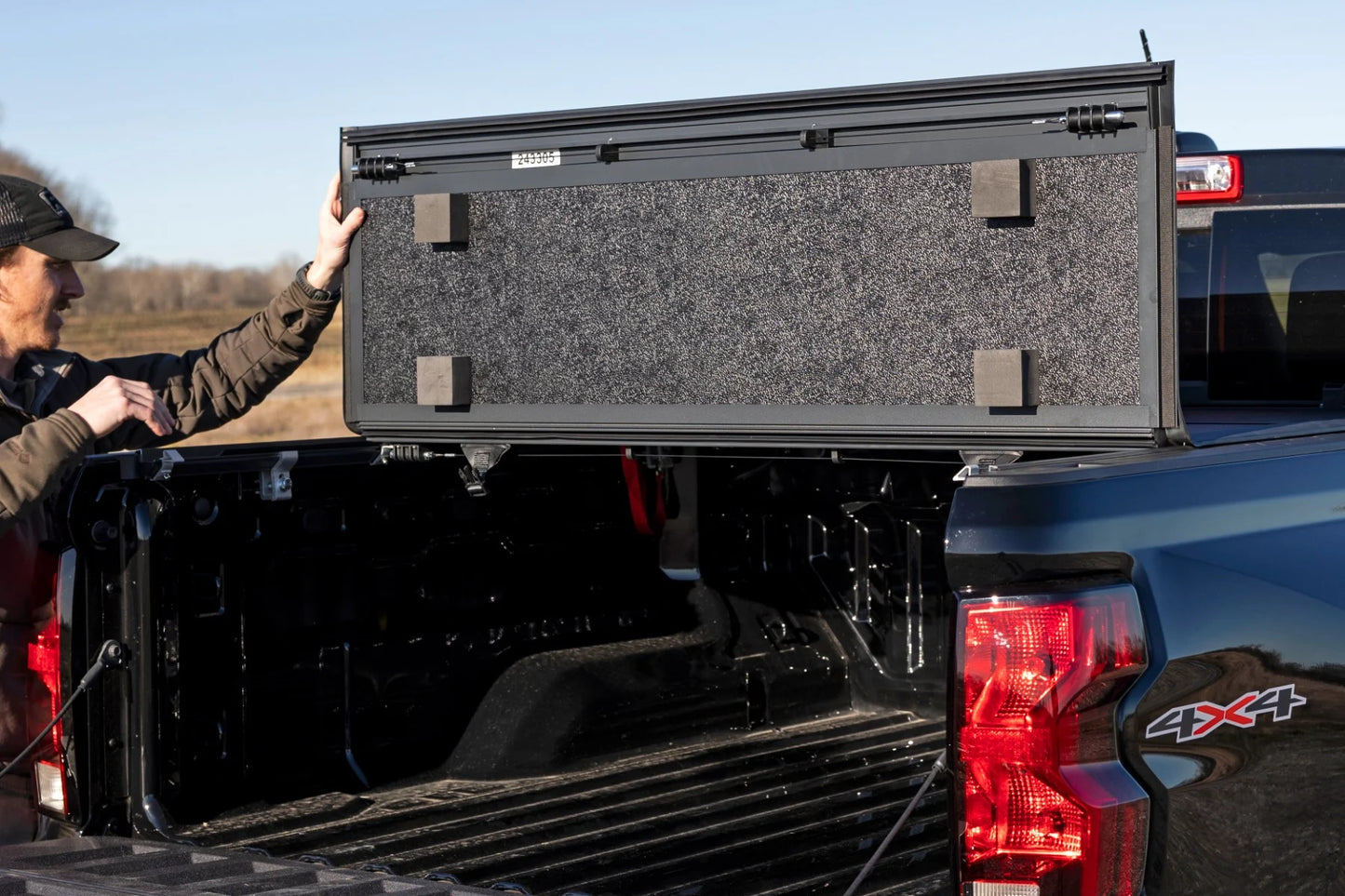 HARD LOW PROFILE BED COVER 5' BED | CHEVY/GMC CANYON/COLORADO (15-24)