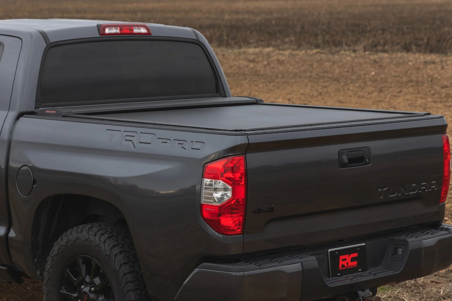 RETRACTABLE BED COVER 5'7" BED | TOYOTA TUNDRA 2WD/4WD (2007-2021)