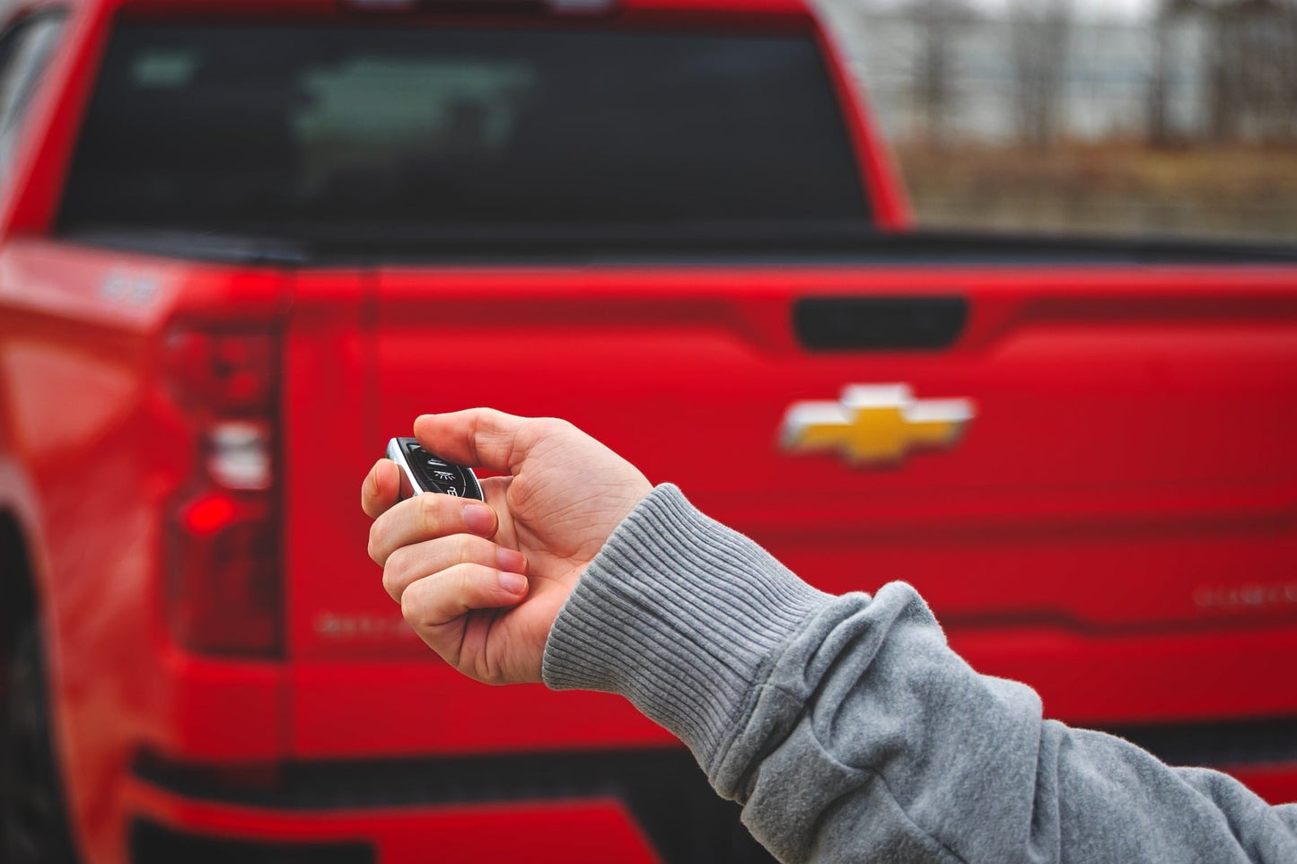 POWERED RETRACTABLE BED COVER 5'10" BED | CHEVY/GMC SIERRA 1500 (19-26)/SILVERADO 1500 (19-26)